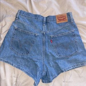 Levi’s high rise mom shorts